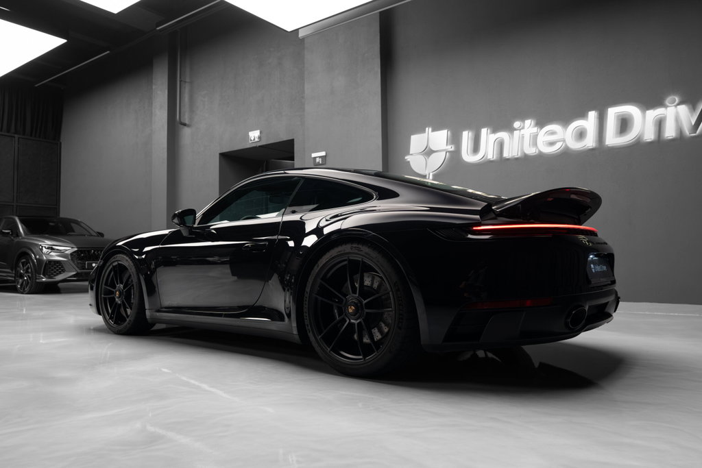 Porsche 992 Carrera 4 GTS
