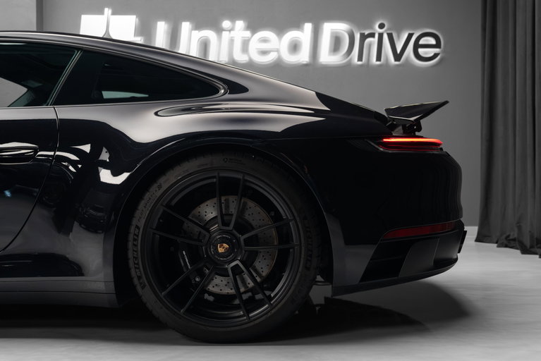 Porsche 992 Carrera 4 GTS