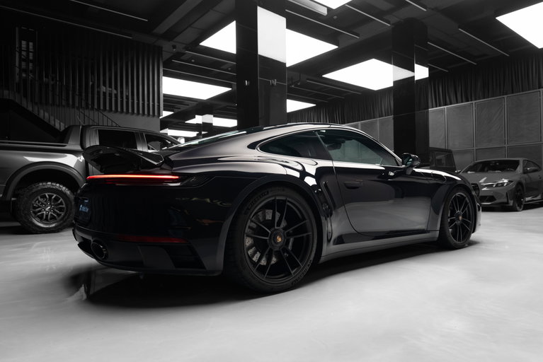 Porsche 992 Carrera 4 GTS