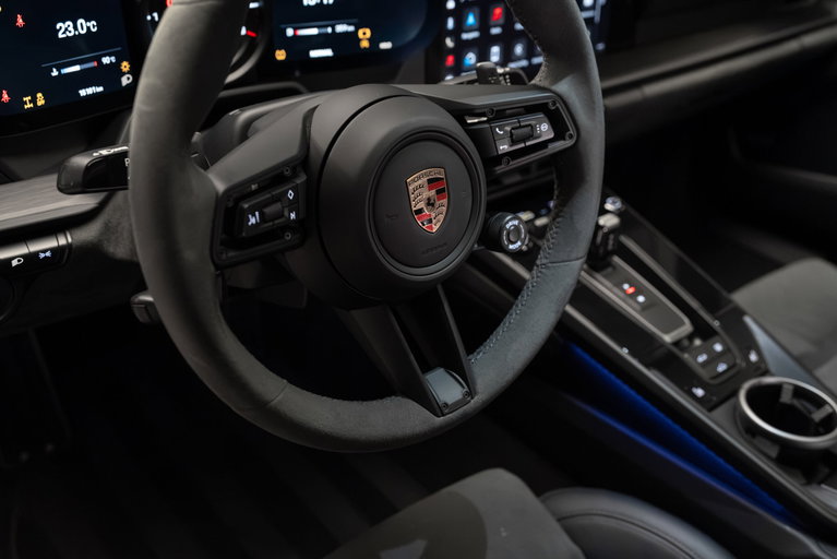 Porsche 992 Carrera 4 GTS