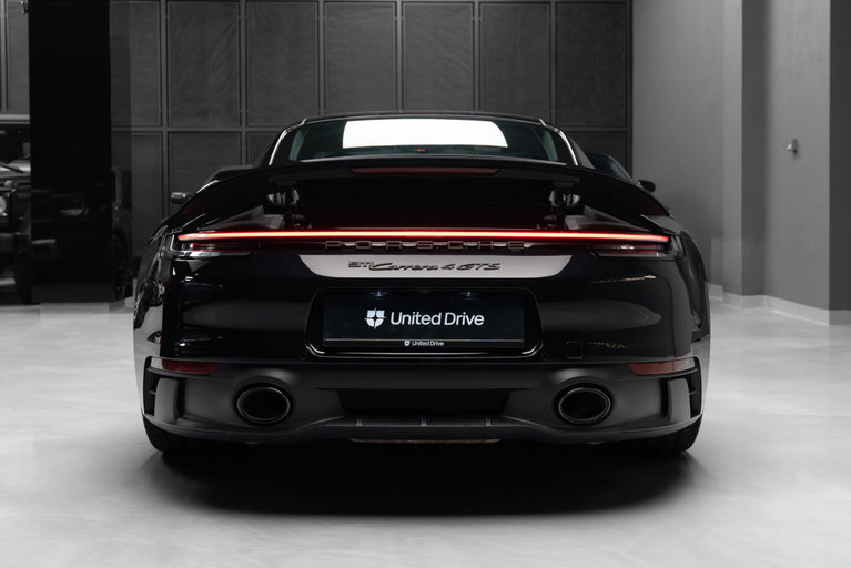 Porsche 992 Carrera 4 GTS
