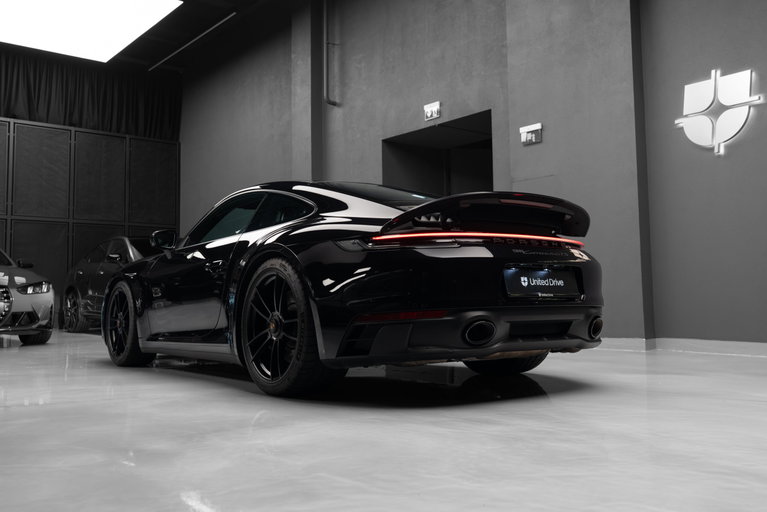 Porsche 992 Carrera 4 GTS