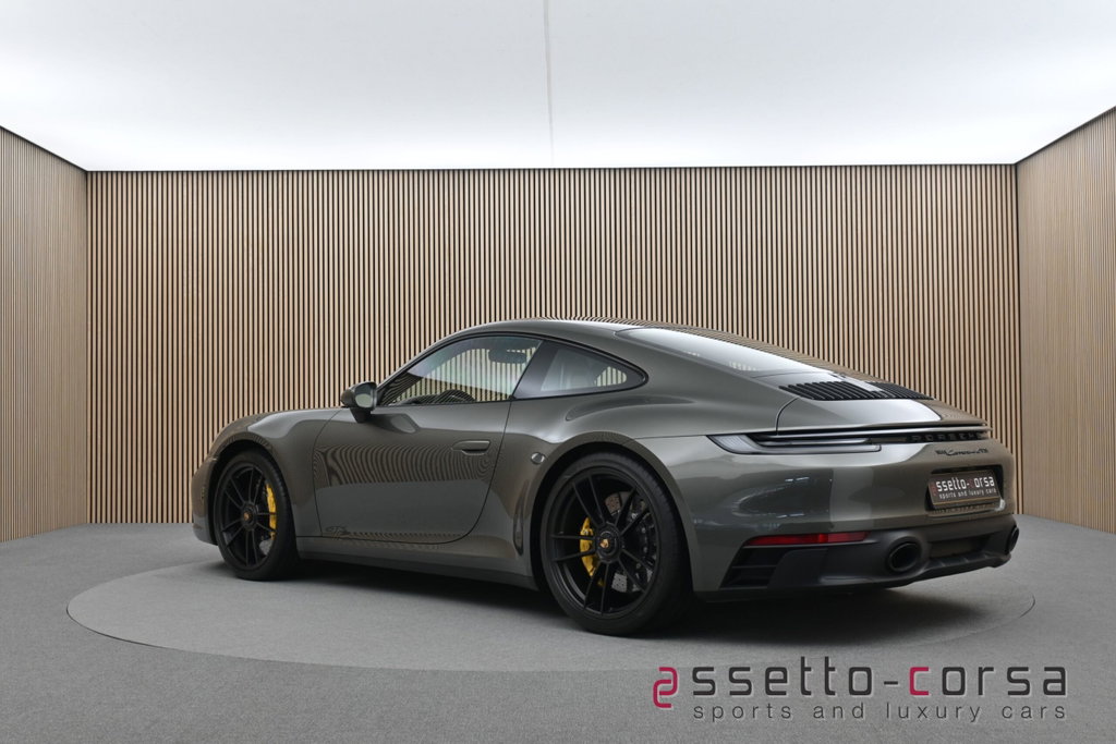 Porsche 992 Carrera 4 GTS