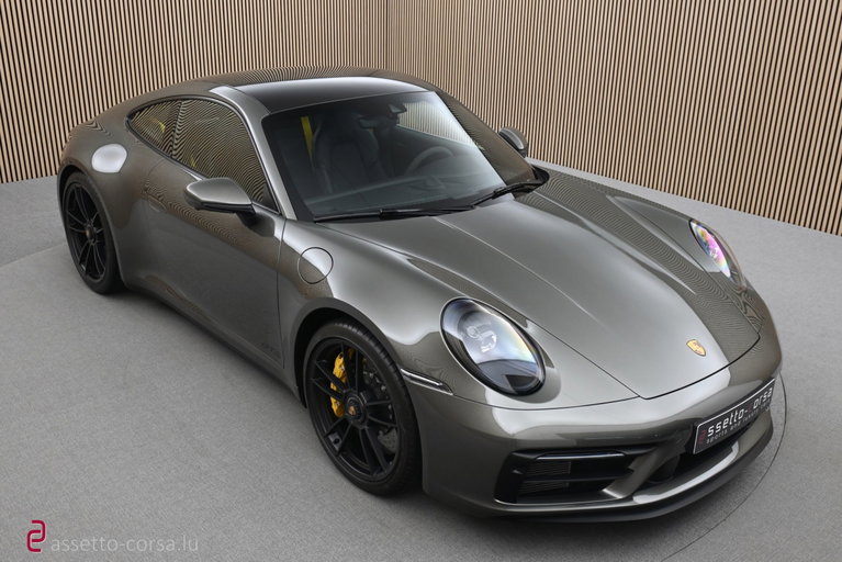 Porsche 992 Carrera 4 GTS