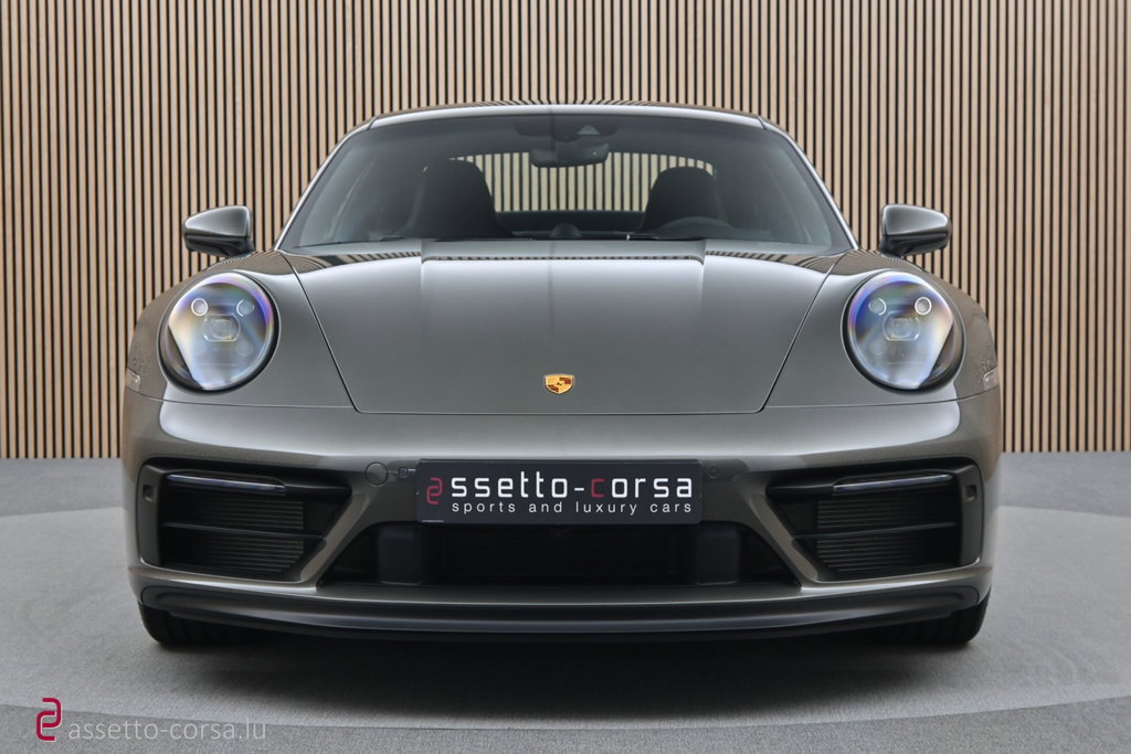 Porsche 992 Carrera 4 GTS