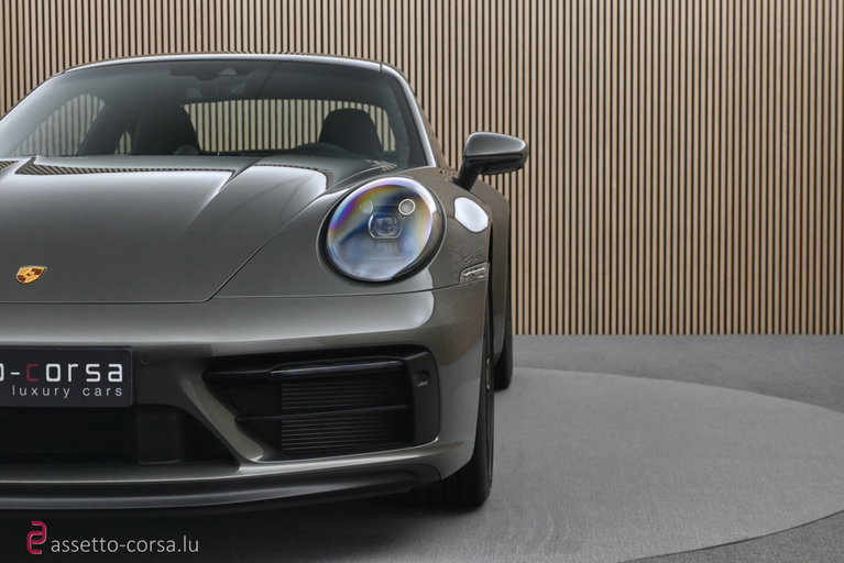 Porsche 992 Carrera 4 GTS