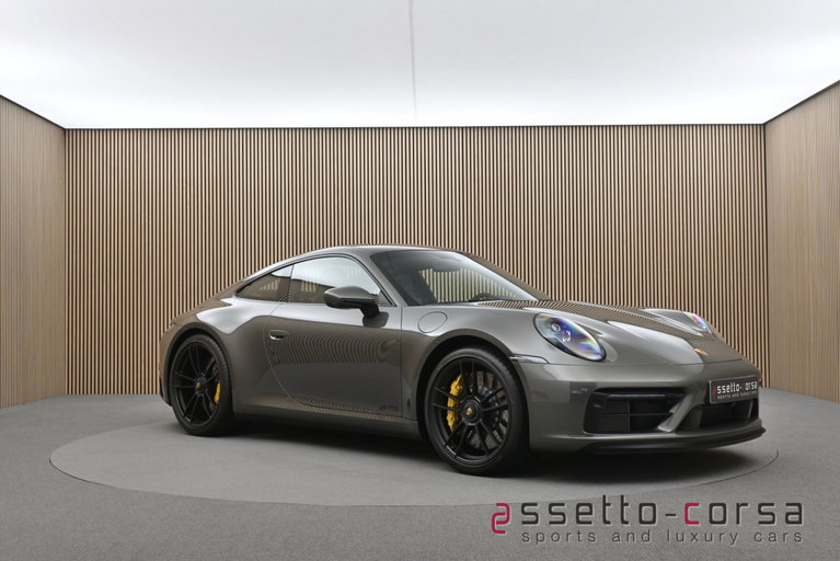 Porsche 992 Carrera 4 GTS