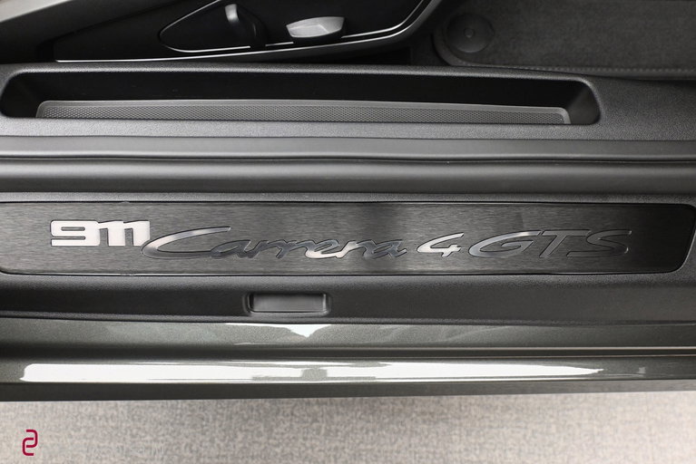 Porsche 992 Carrera 4 GTS