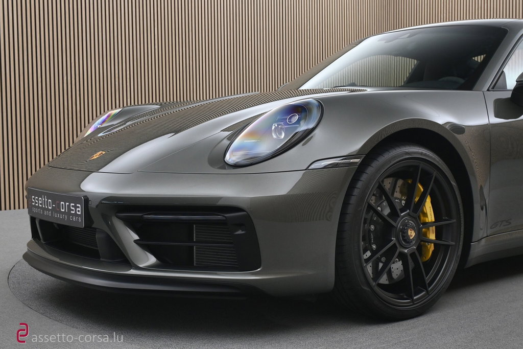 Porsche 992 Carrera 4 GTS