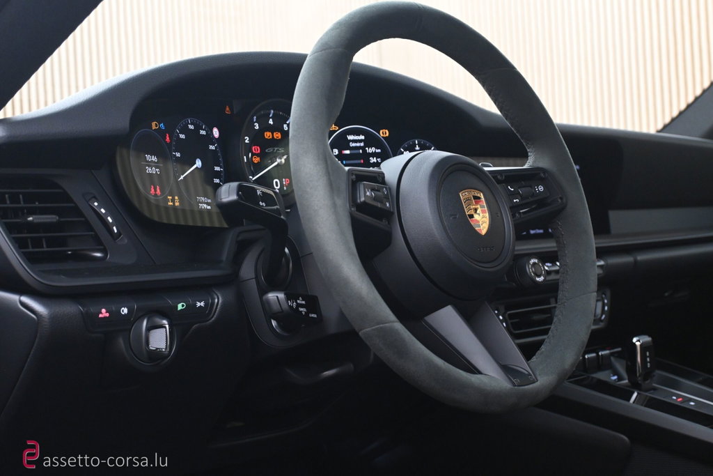 Porsche 992 Carrera 4 GTS