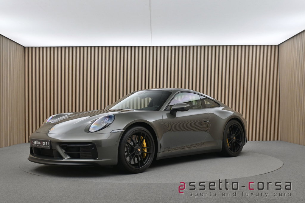 Porsche 992 Carrera 4 GTS