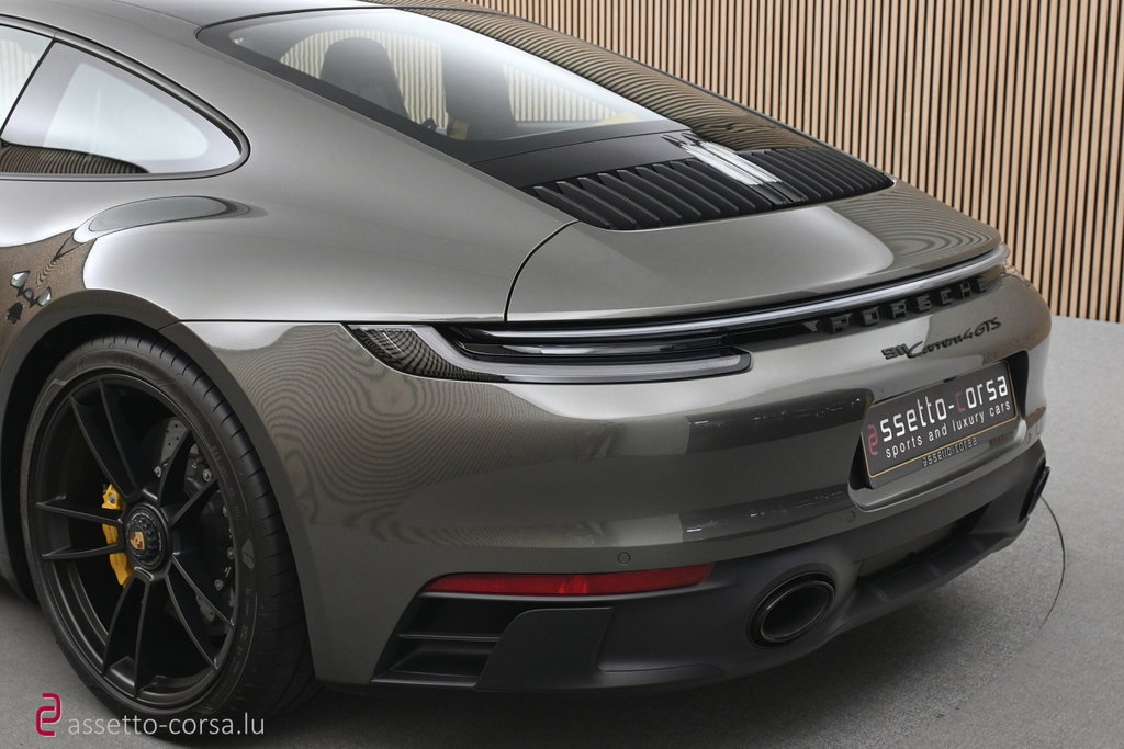 Porsche 992 Carrera 4 GTS