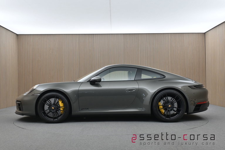Porsche 992 Carrera 4 GTS