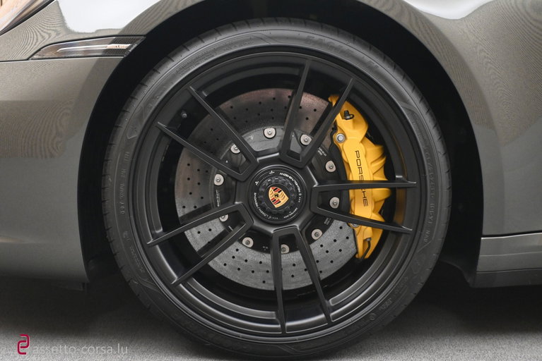 Porsche 992 Carrera 4 GTS