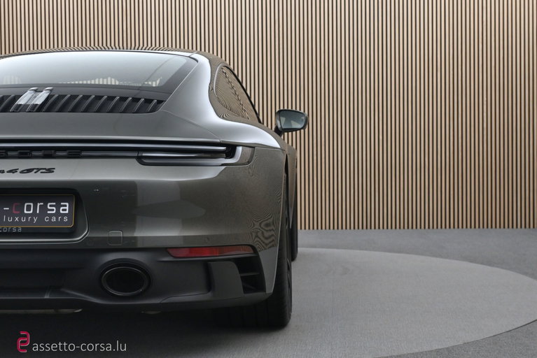 Porsche 992 Carrera 4 GTS