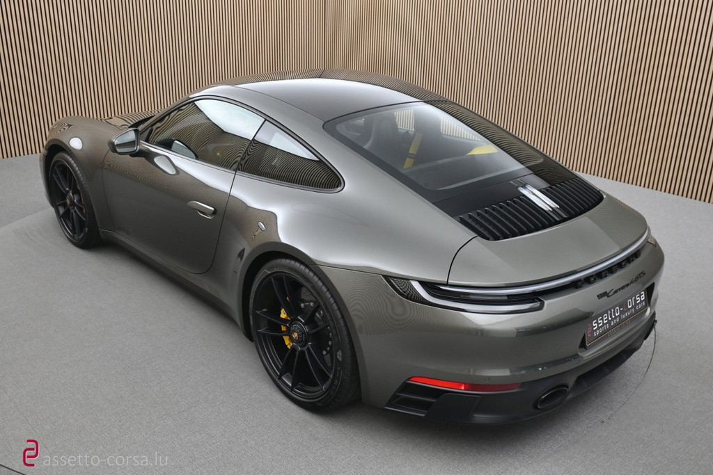Porsche 992 Carrera 4 GTS