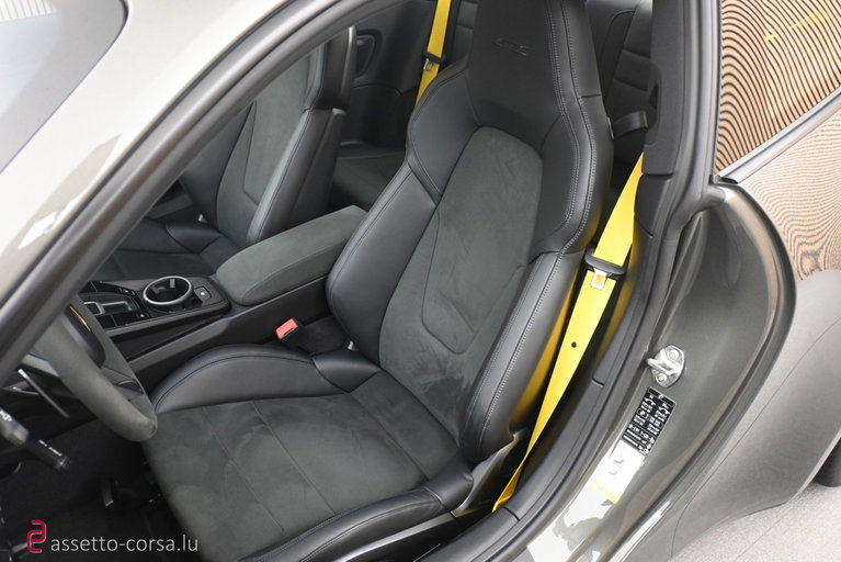 Porsche 992 Carrera 4 GTS