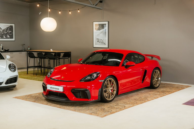 Porsche 718 Cayman GT4
