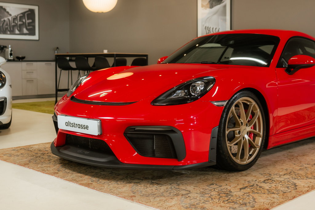 Porsche 718 Cayman GT4