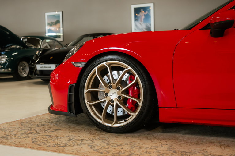 Porsche 718 Cayman GT4