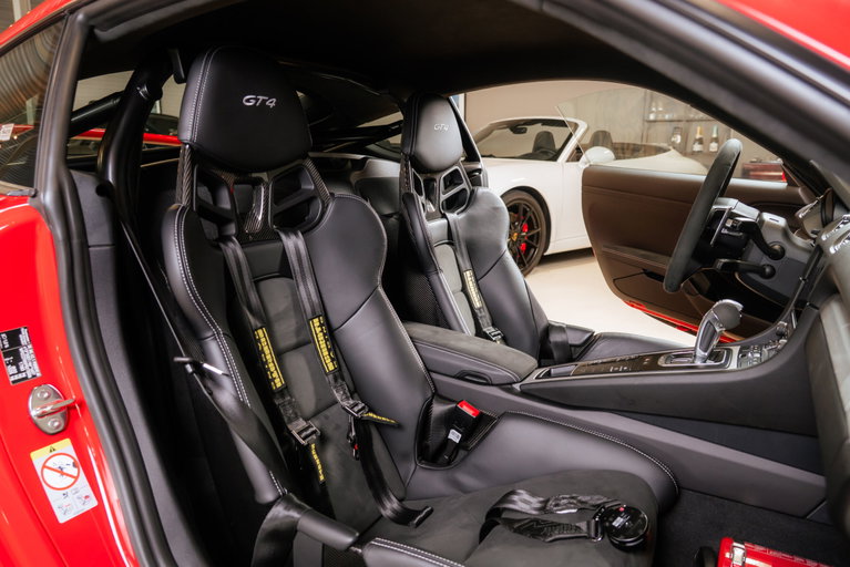 Porsche 718 Cayman GT4