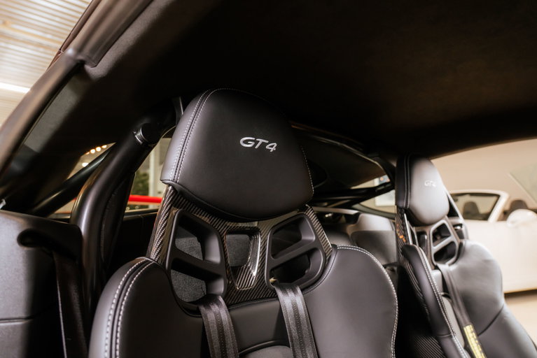 Porsche 718 Cayman GT4