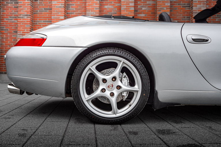 Porsche 996 Carrera 4