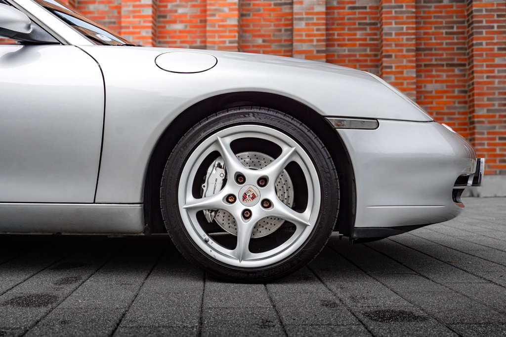 Porsche 996 Carrera 4