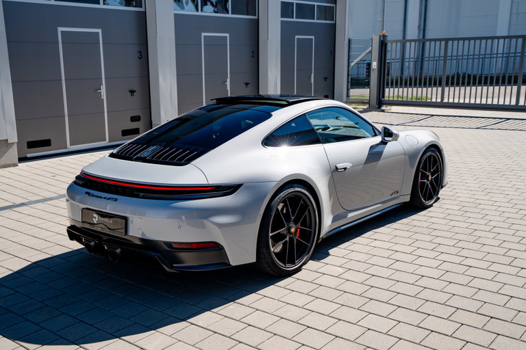 Porsche 992.2 Carrera 4 GTS