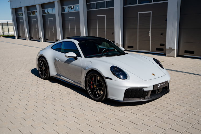 Porsche 992.2 Carrera 4 GTS