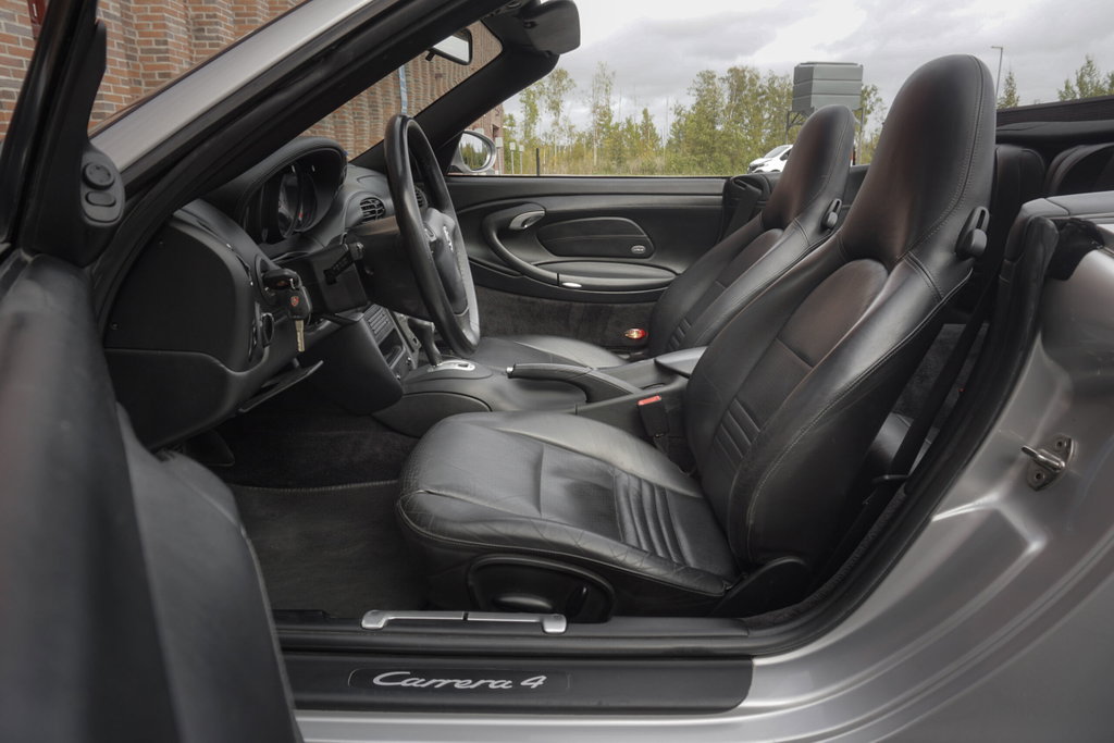 Porsche 996 Carrera 4