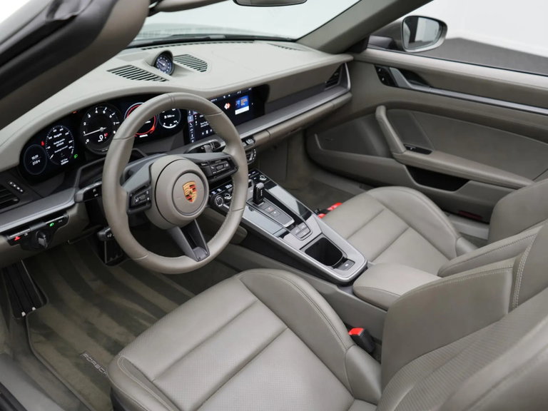 Porsche 992 Carrera 4