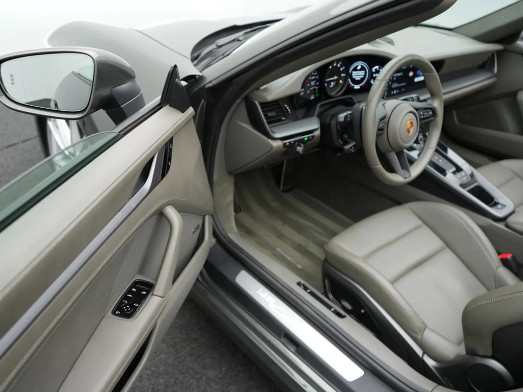 Porsche 992 Carrera 4