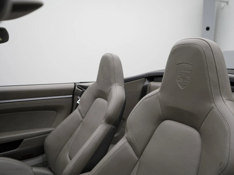 Porsche 992 Carrera 4