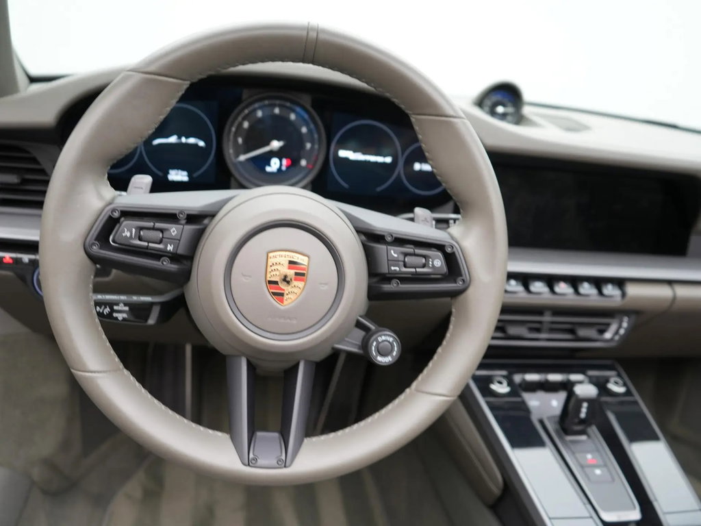 Porsche 992 Carrera 4