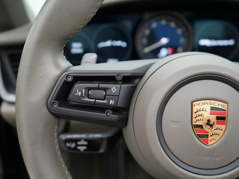 Porsche 992 Carrera 4