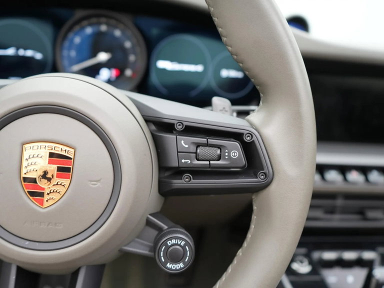 Porsche 992 Carrera 4
