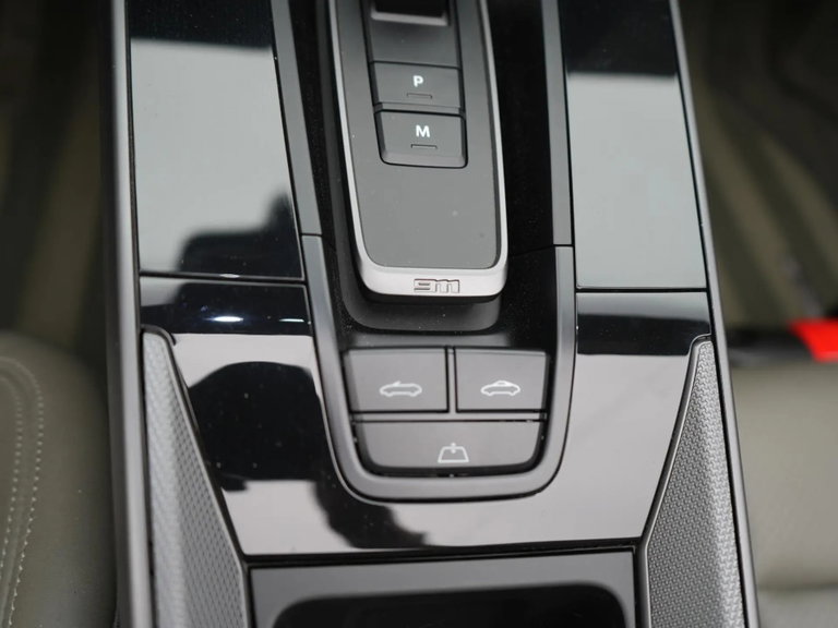 Porsche 992 Carrera 4