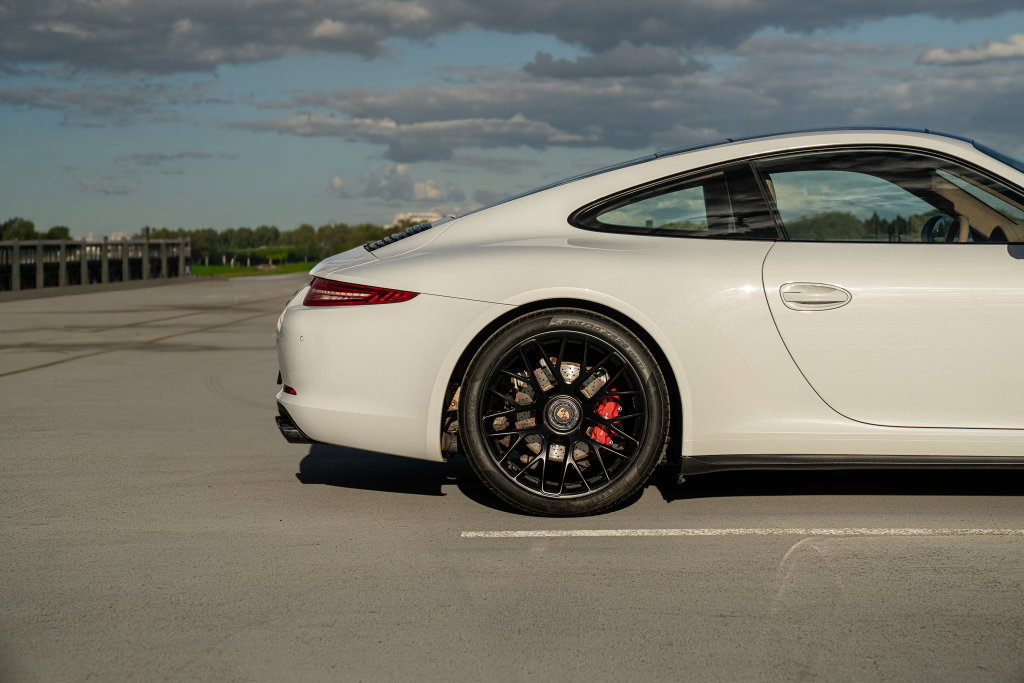 Porsche 991 Carrera 4 GTS