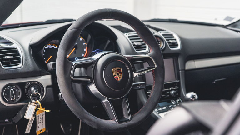 Porsche 981 Cayman GT4