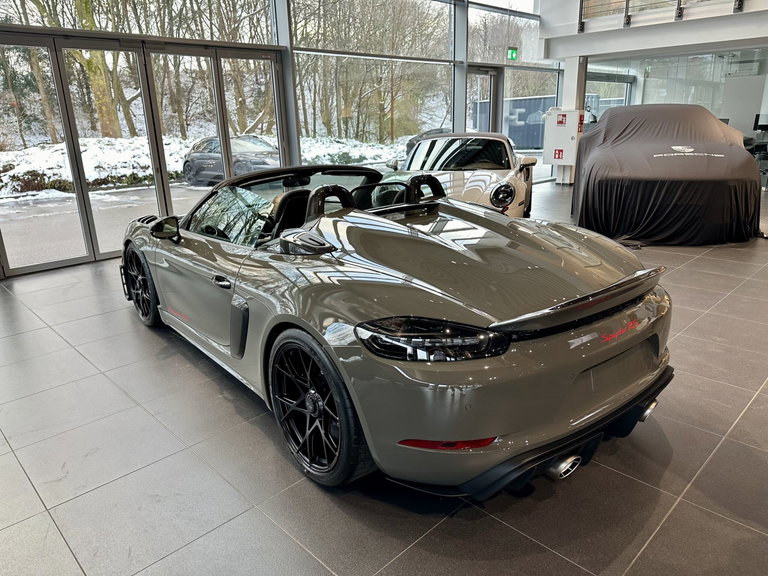 Porsche 718 Spyder RS
