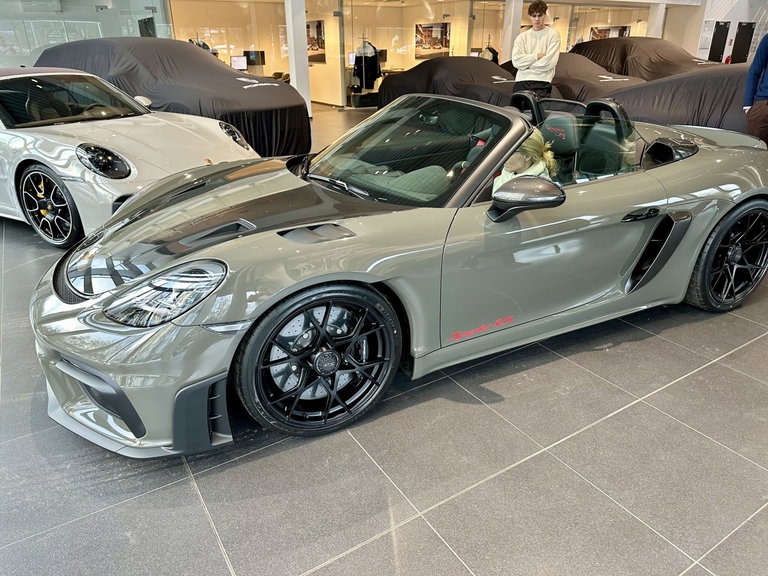 Porsche 718 Spyder RS
