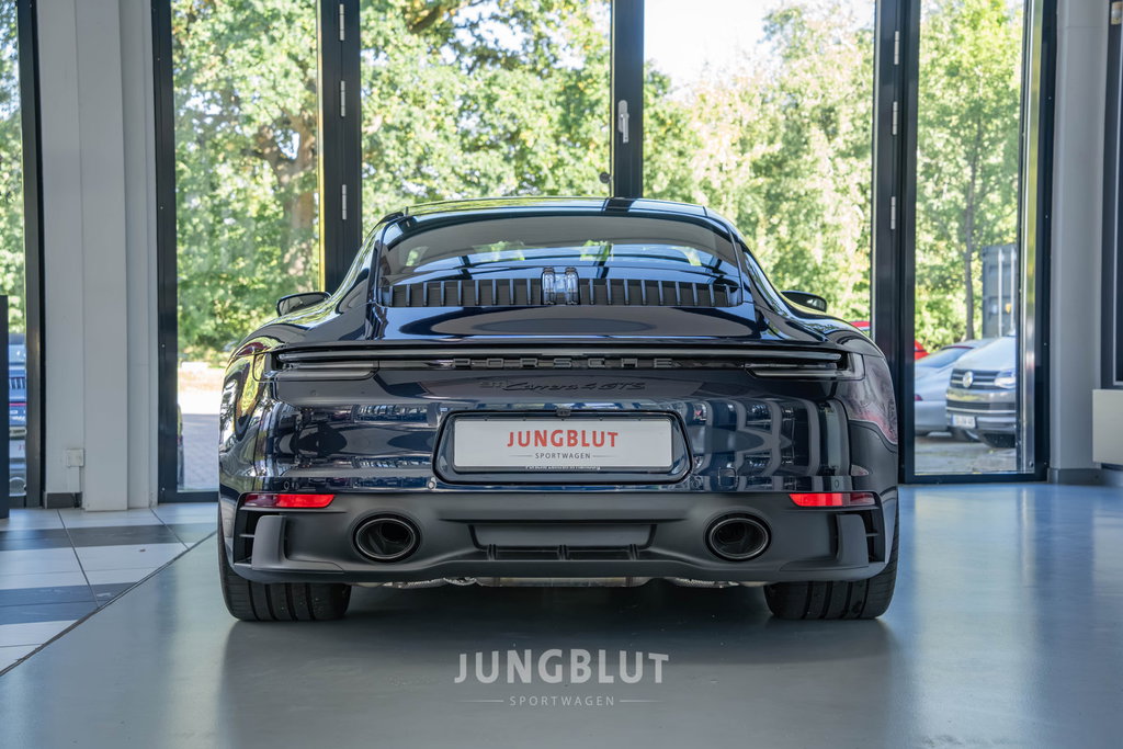 Porsche 992 Carrera 4 GTS