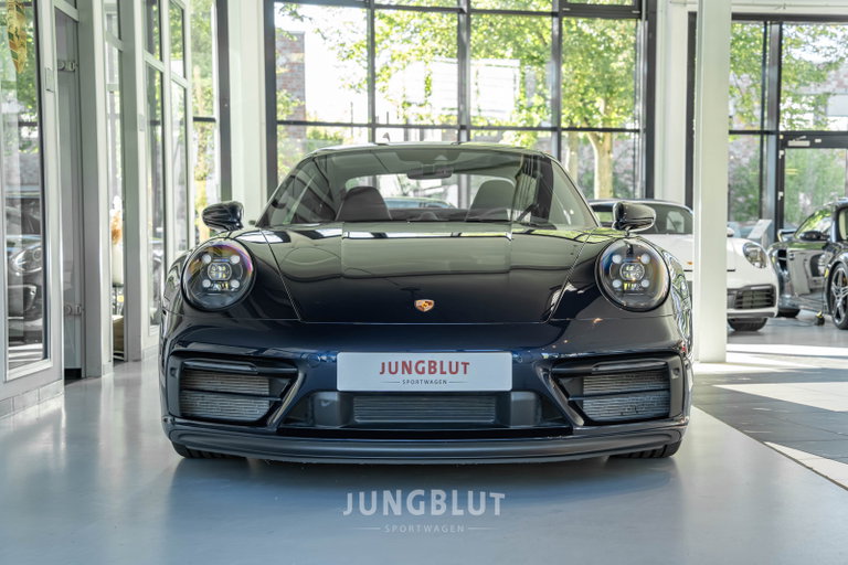 Porsche 992 Carrera 4 GTS