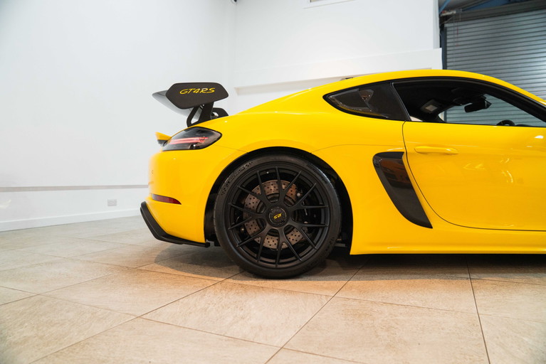 Porsche 718 Cayman GT4 RS