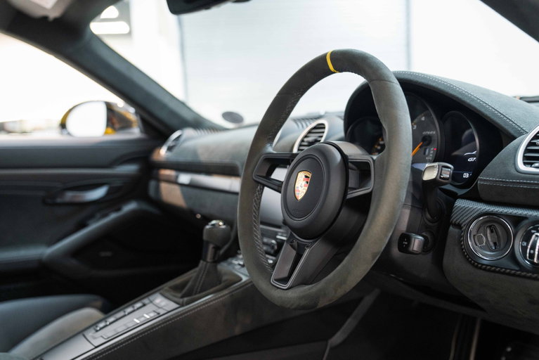 Porsche 718 Cayman GT4 RS