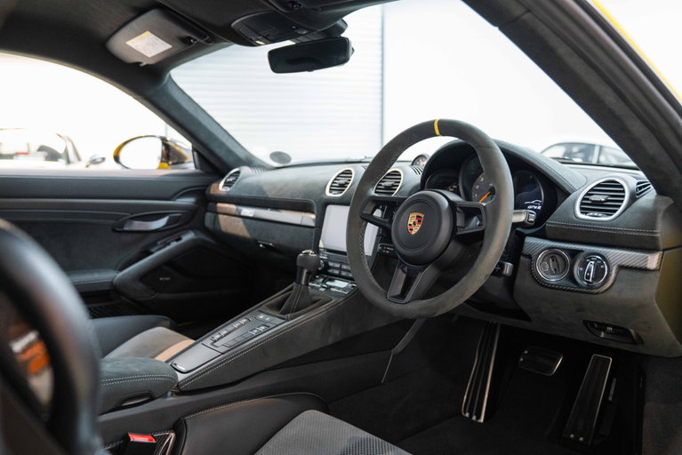 Porsche 718 Cayman GT4 RS