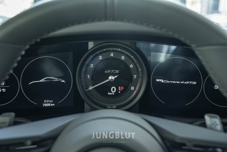 Porsche 992 Carrera 4 GTS