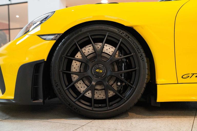 Porsche 718 Cayman GT4 RS