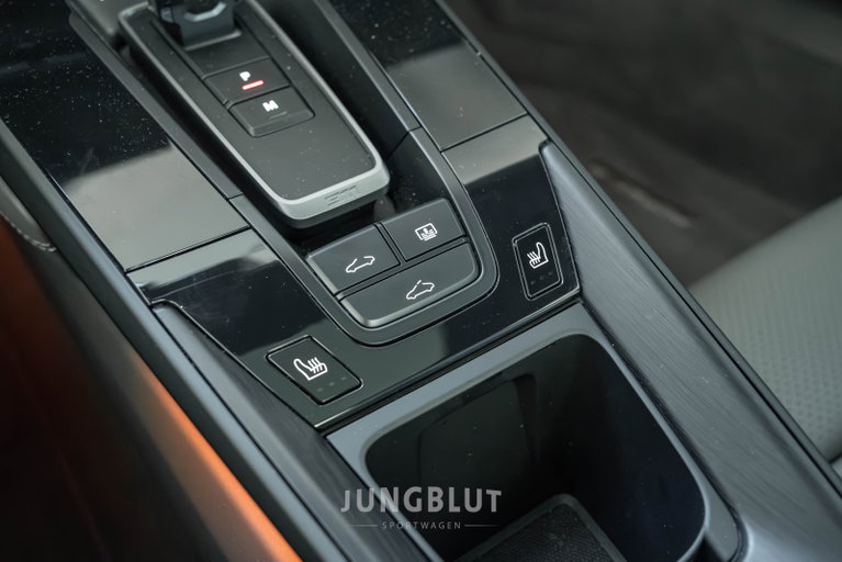 Porsche 992 Carrera 4 GTS
